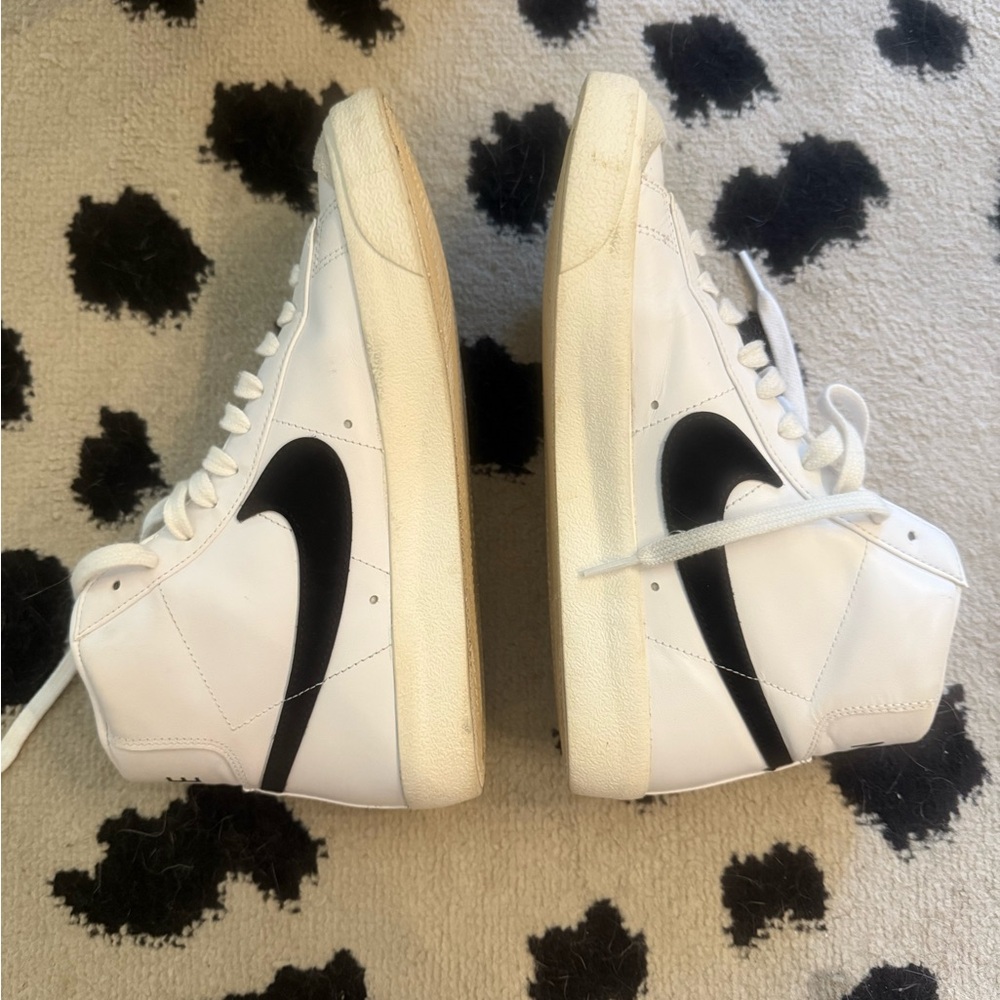 Nike Women’s High Top Shoes - 9